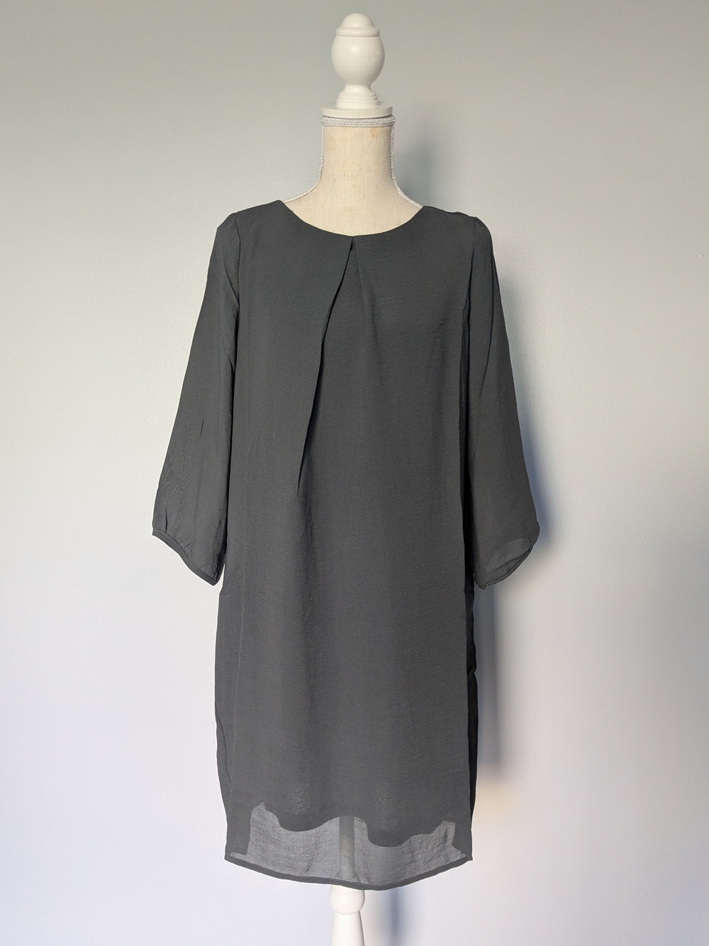 H&M Charcoal Gray Pleated Neck Shift Dress – Size 8